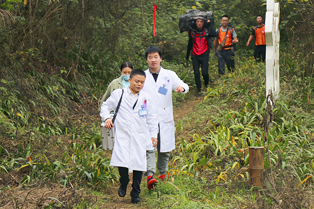 四川省泌尿外科医院助力华川集团 2020 年徒步越野挑战赛