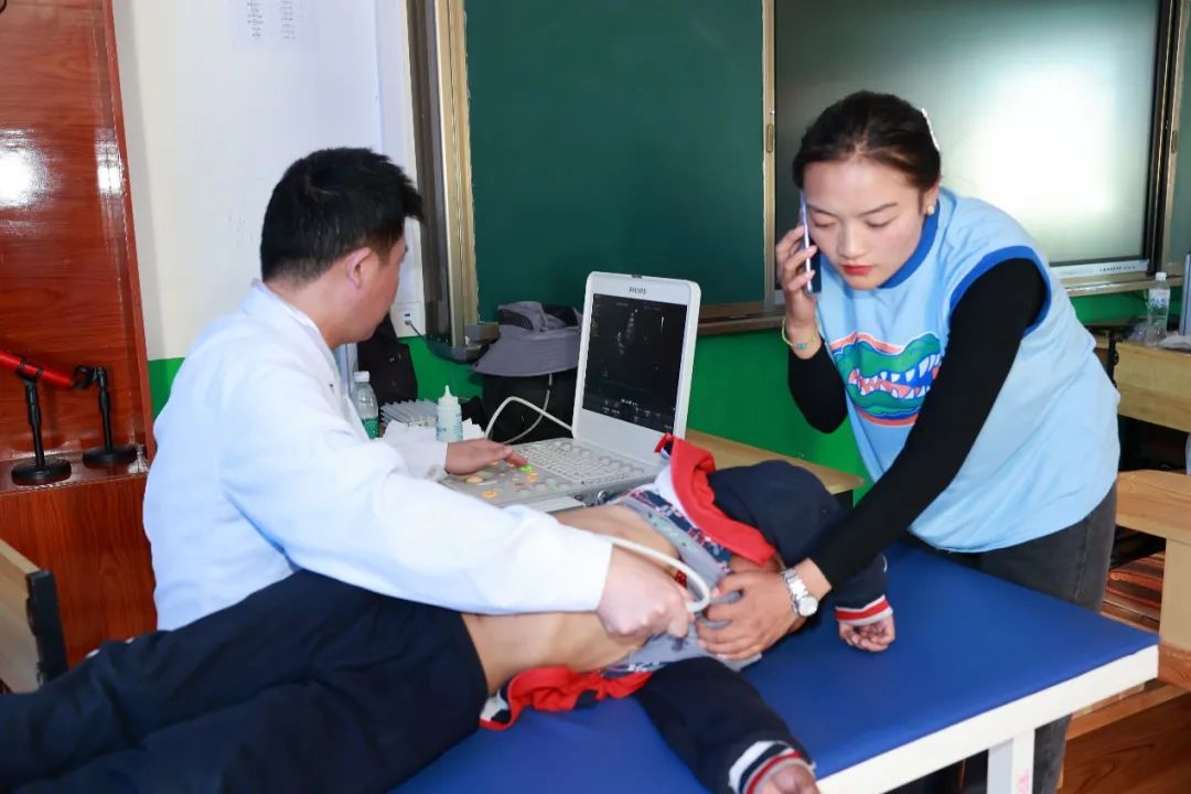 筛查 124 名儿童，确诊 20 名先心患儿 安徽红十字（京东方医院）志愿服务队奉献高原
