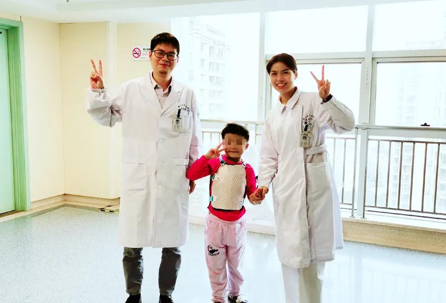 杭州市萧山区中医院为 10 位西藏驼背患者完成第一阶段脊柱矫形手术