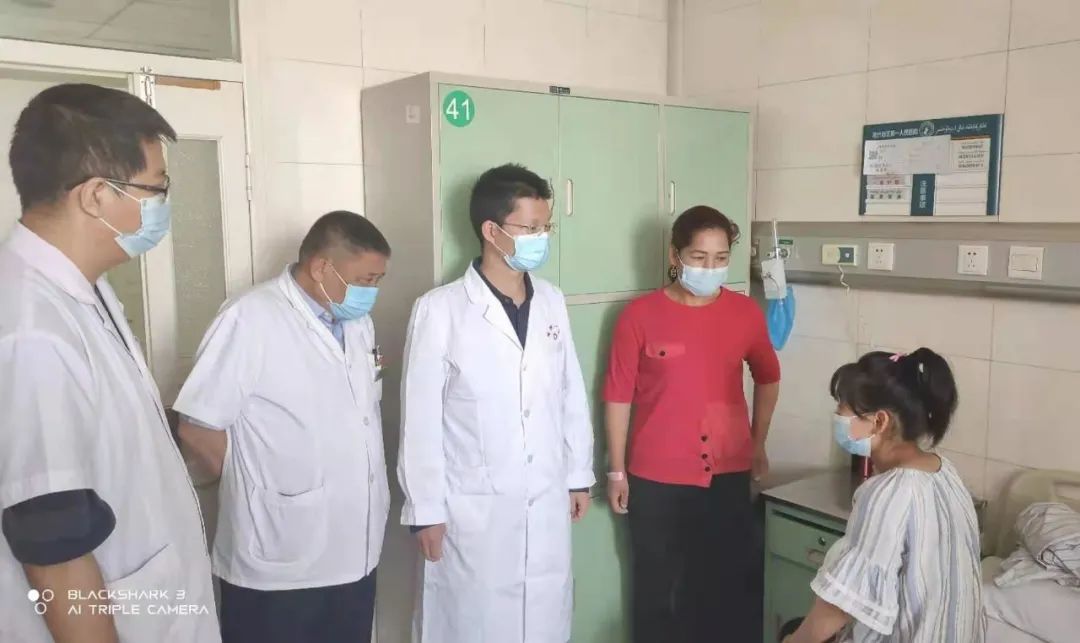 「小切口」，大进步——喀什地区第一人民医院剑突下入路胸腔镜手术成功实施