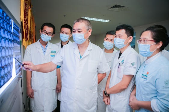 海南省肿瘤医院应用术中超声技术  定点「清除」多发性肝癌