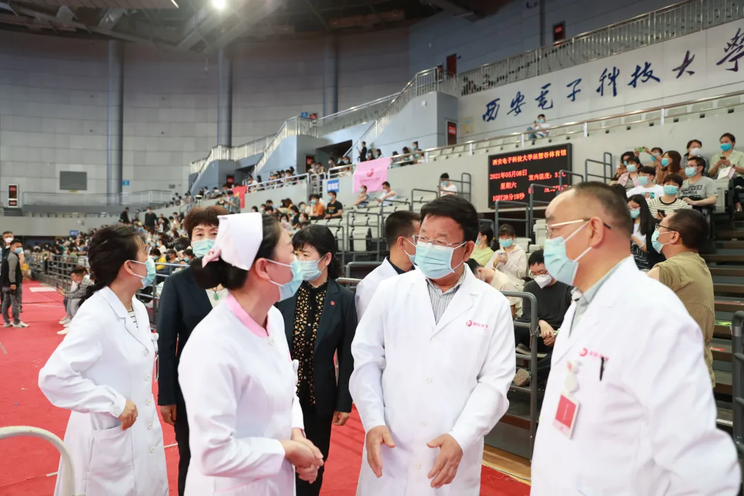 西安国际医学中心医院为 9000 余名高校师生接种新冠疫苗