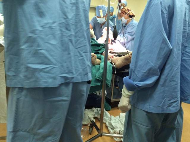 悲痛：广东一口腔科主任被患者砍成重伤 现在抢救中