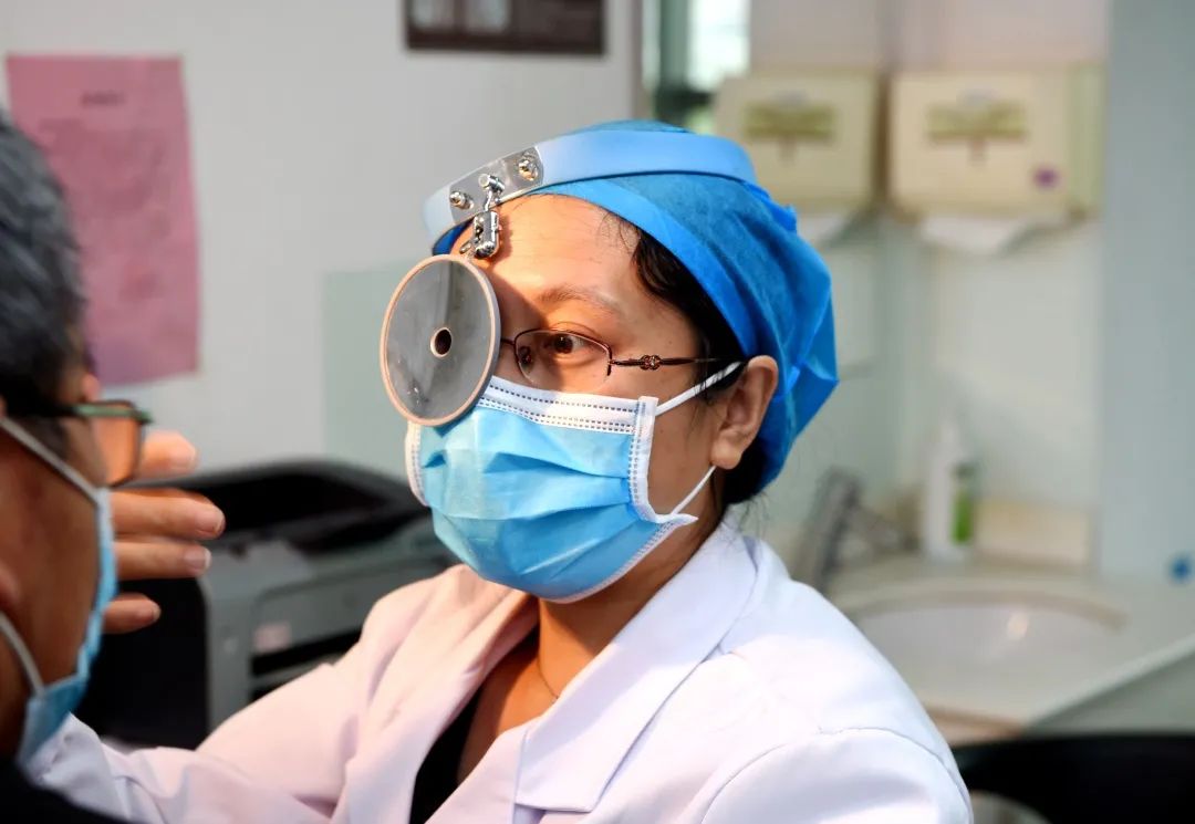 河南省首例全耳内镜下前庭窗开窗+人工镫骨植入术成功开展