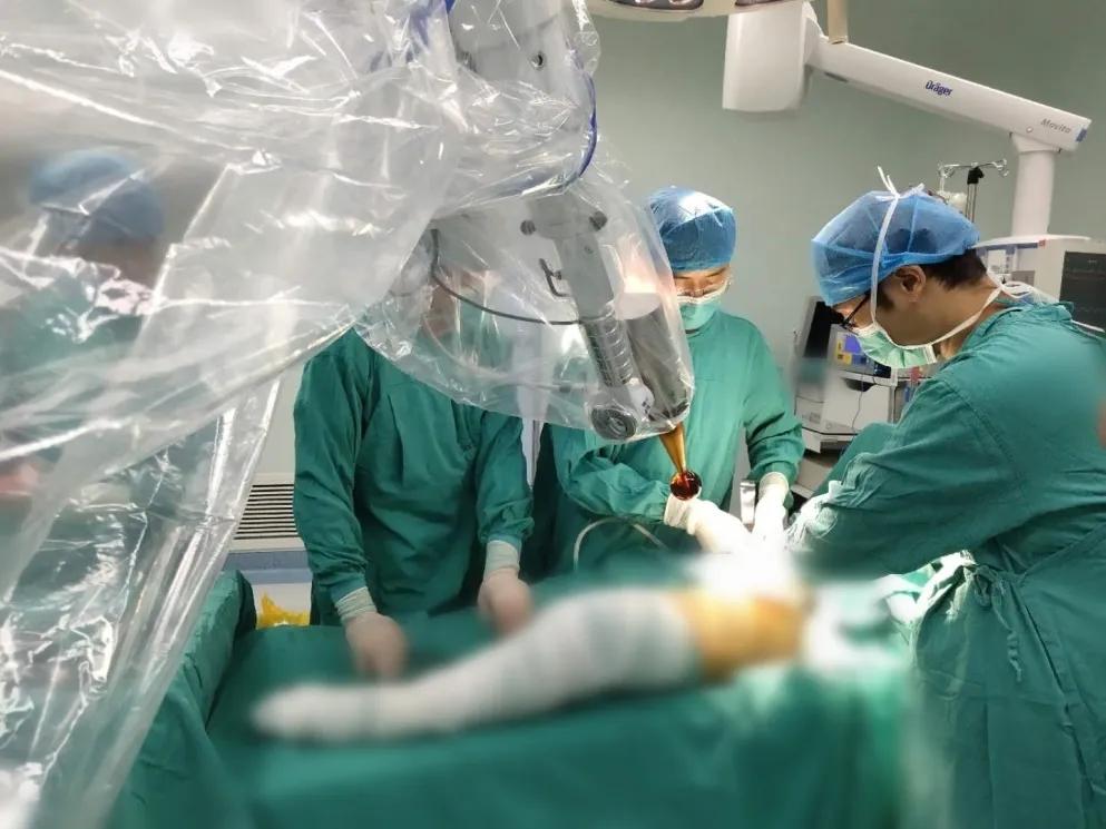河南省人民医院妇科完成了全省首例妇科肿瘤术中放疗