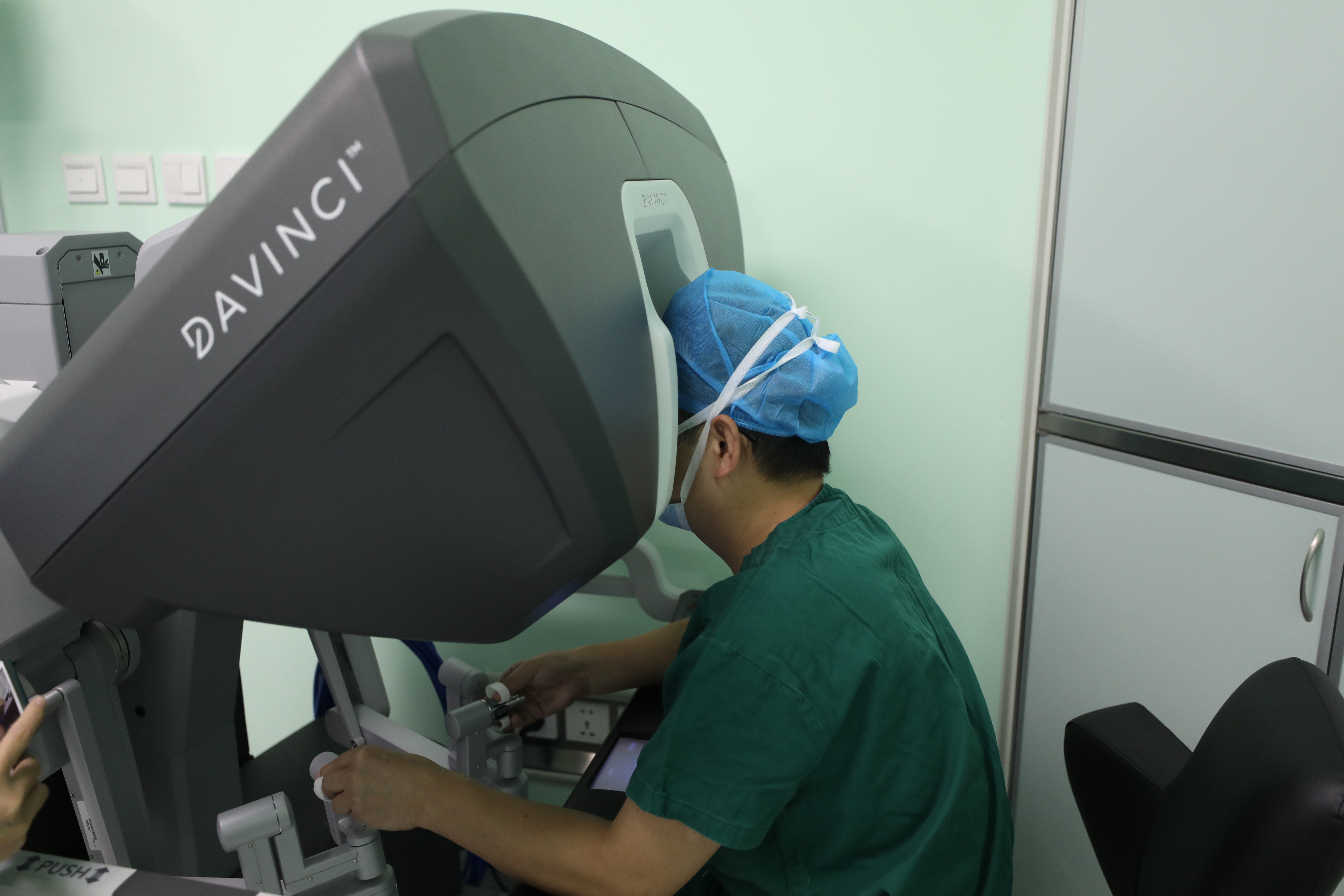 桂北地区第一台！达芬奇手术机器人落户广西壮族自治区南溪山医院