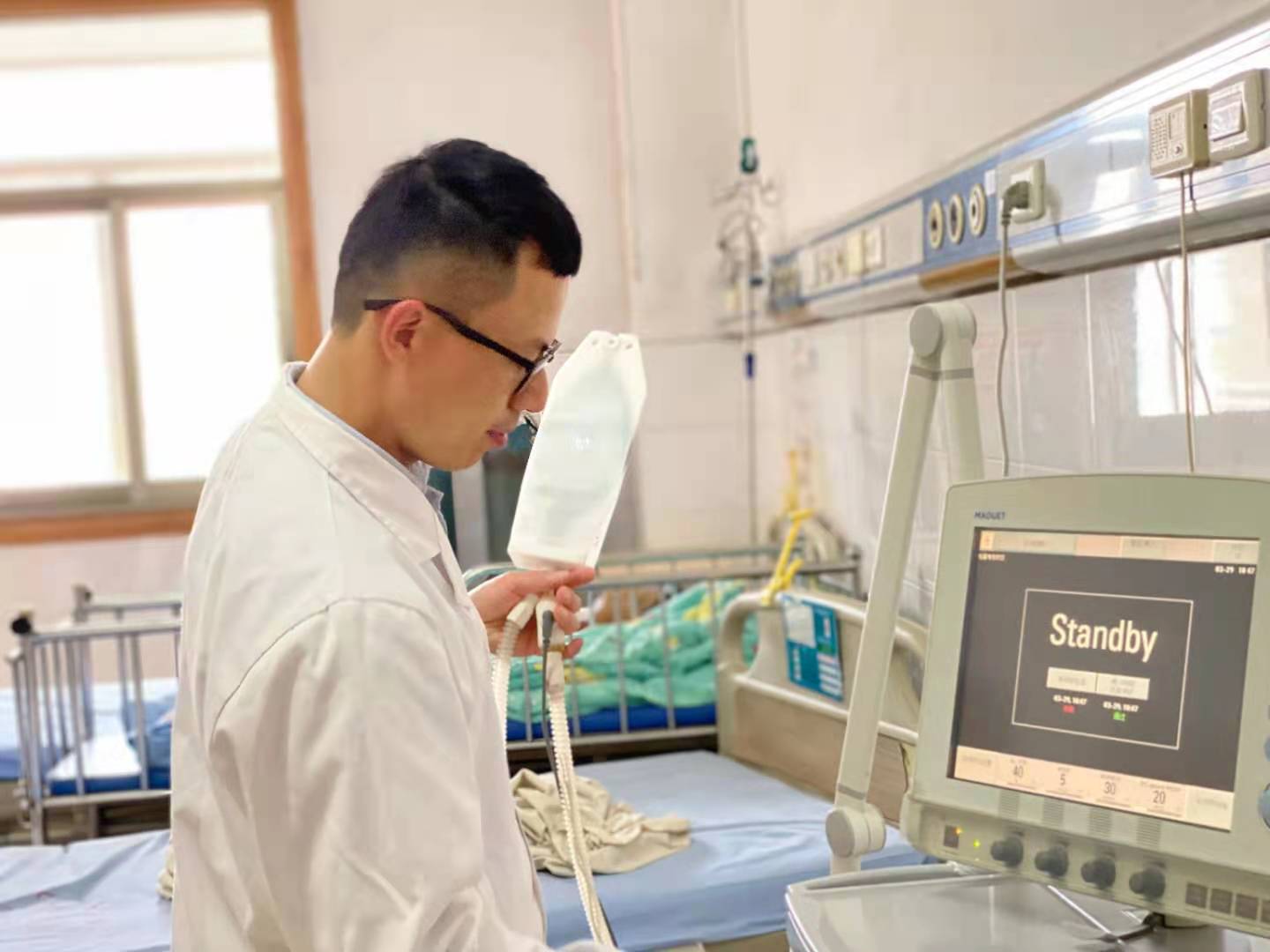 输液结束自动停止不会回血，江西省儿童医院一男护士的四项国家专利造福患者