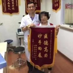 眼底激光治疗专家彭志华，保持敬畏之心才能拯救光明