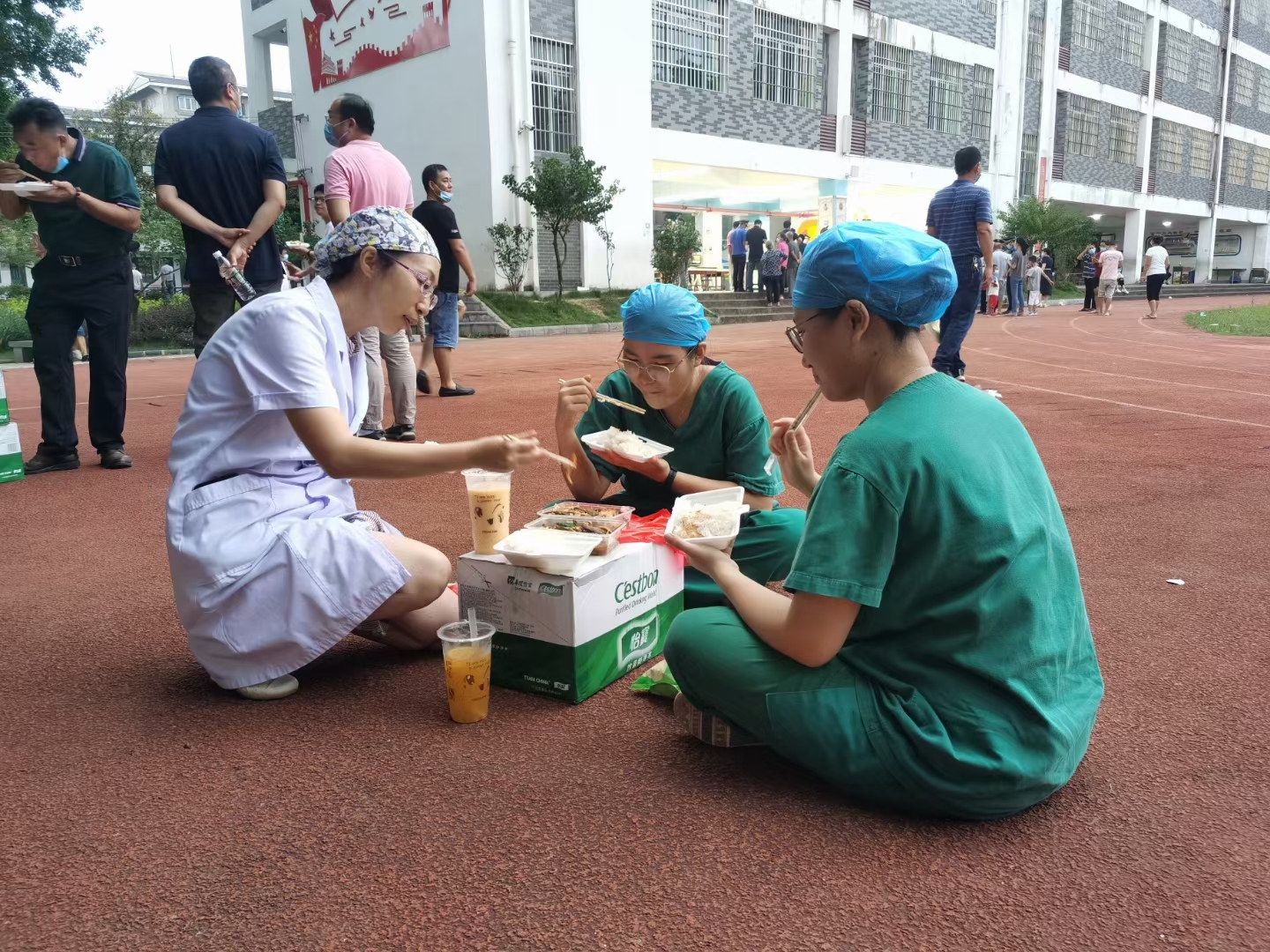 临危受命 星辰出征——广西壮族自治区南溪山医院前往多地展开核酸采样工作