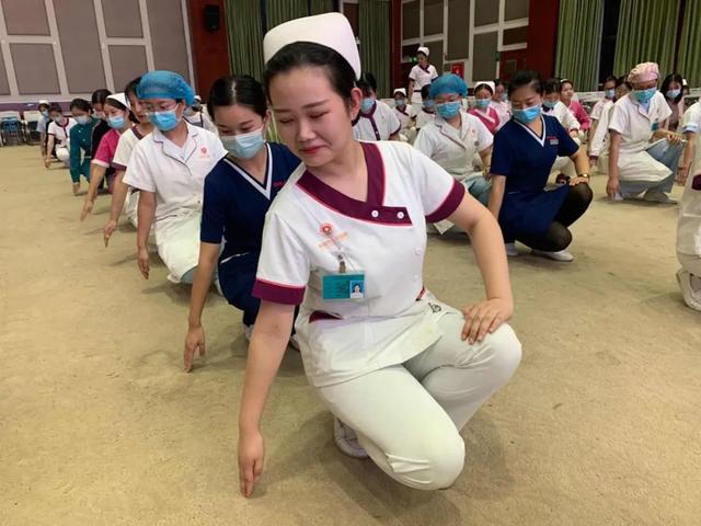 职业礼仪要规范 ，用心服务无止境
