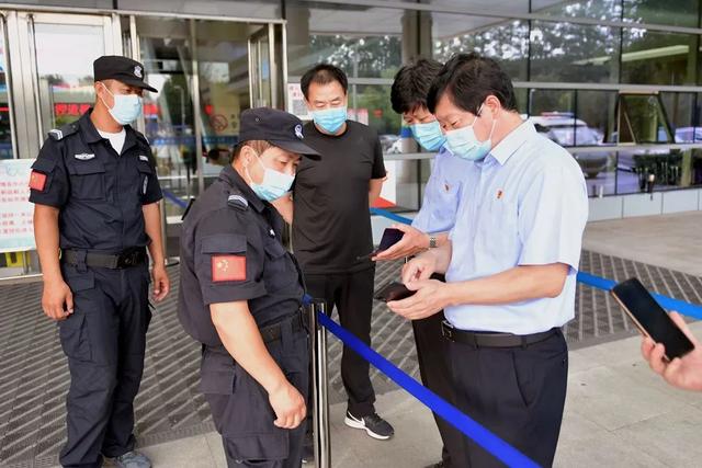 蓟州区人民医院领导坚守一线督导检查疫情防控落实情况