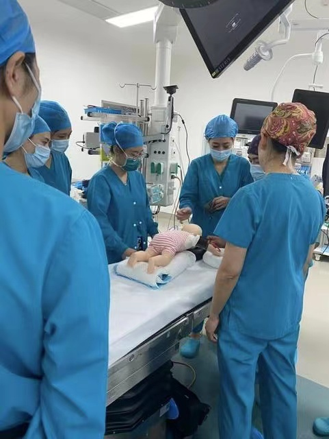 多学科接力治疗脊柱裂新生儿，国际医院服务获家长点赞