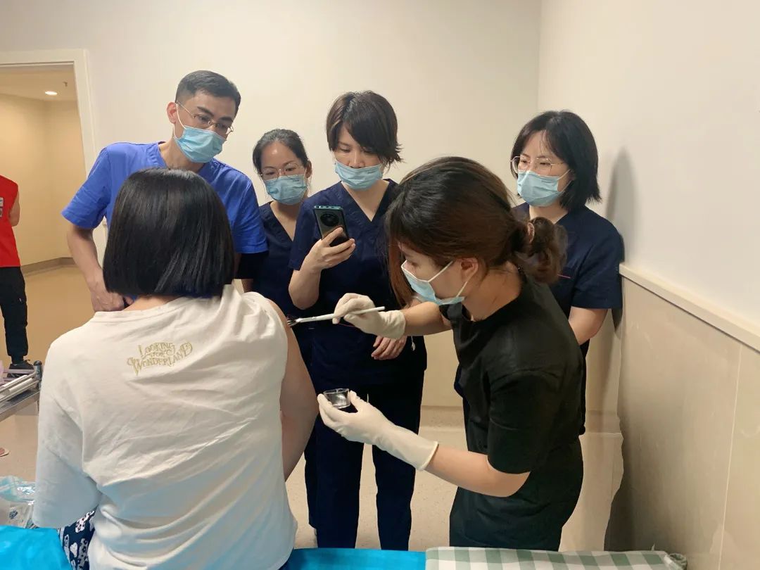 莆田涵江医院的医学美容科开展有关刷酸的授课培训