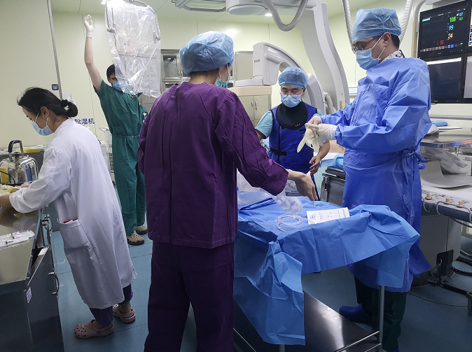 多学科全力救治，成功挽救产妇性命