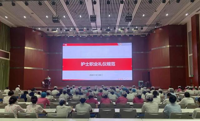 职业礼仪要规范 ，用心服务无止境