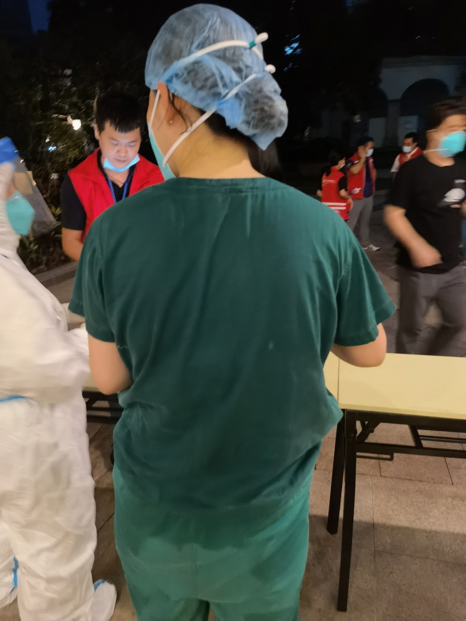 直击采样现场——广中医深圳医院奋战一夜，只为守住战疫防线