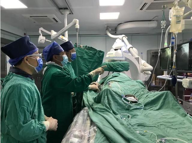 广西中医药大学第一附属医院成功实施首例双侧冠状动脉—肺动脉瘘介入栓塞术