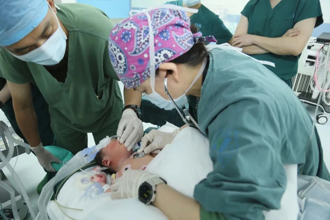 浙江大学医学院附属第四医院成功开展浙中首例新生儿膈疝手术