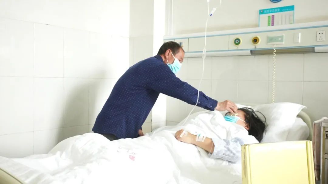 捐骨救子,母亲为他续写生命传奇