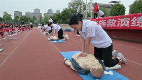 石门县人民医院开展防溺水施救演练及公众急救知识技能普及培训