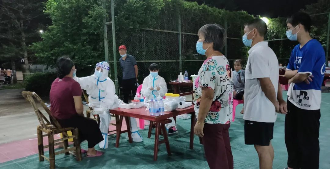 涵江医院 178 名医务人员全力支援涵江区全员核酸采样工作