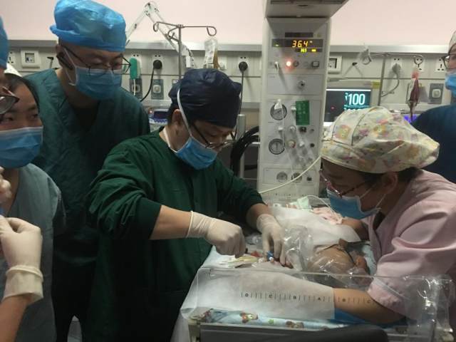 兄弟科室齐上阵 医者大爱迎新生---多学科合作完成三月份第 2 例新生儿换血术
