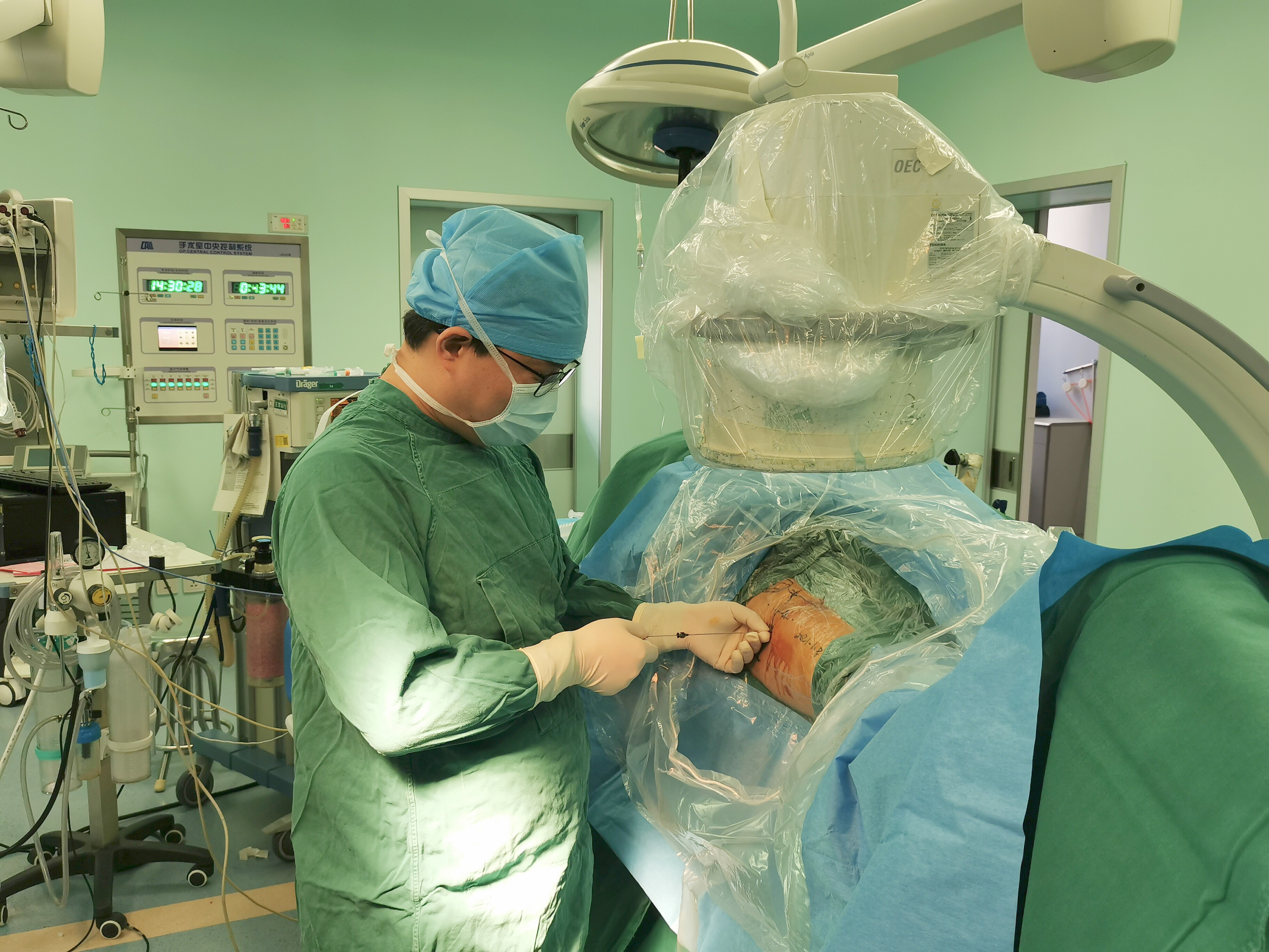应用 AI 智能+3D 打印，武汉大学人民医院医生开着 3D「导航」做骨科手术