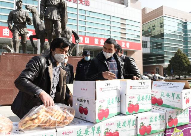维吾尔族同胞赶制 1000 张馕捐赠延大附院抗疫一线医务人员