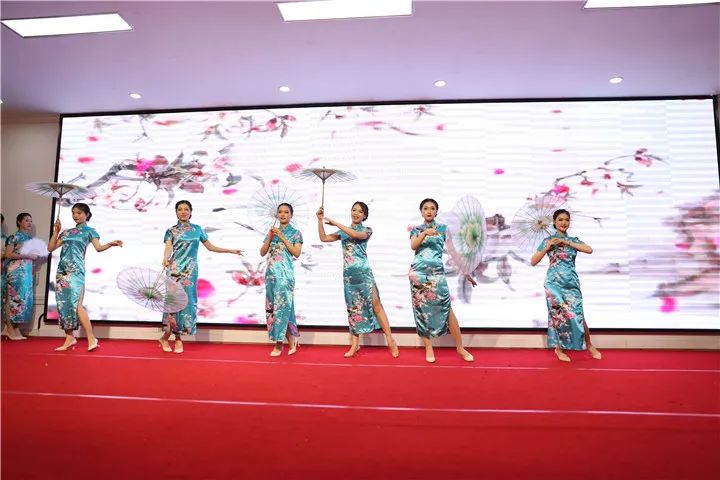 柳州市红十字会医院：最美的鲜花，送给最美的「TA」