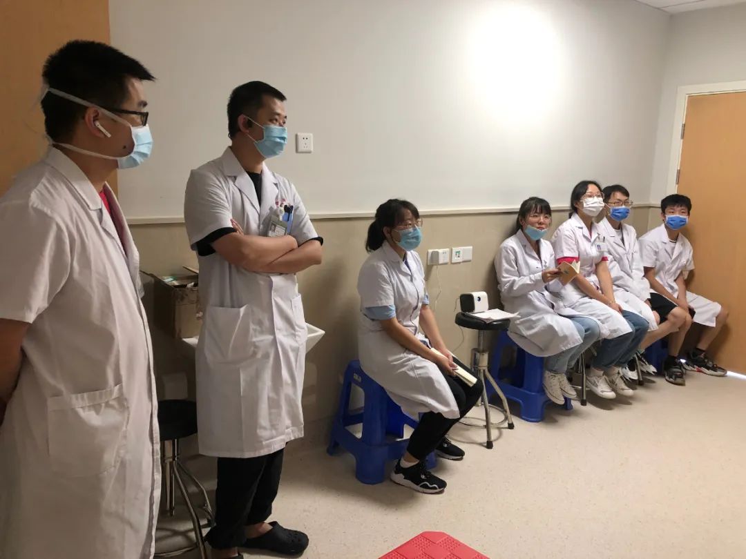 『教学医院』显微外科实验培训，培养精准医疗技术人才