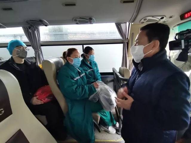 首战直击！河南省人民医院医疗队在武汉方舱医院