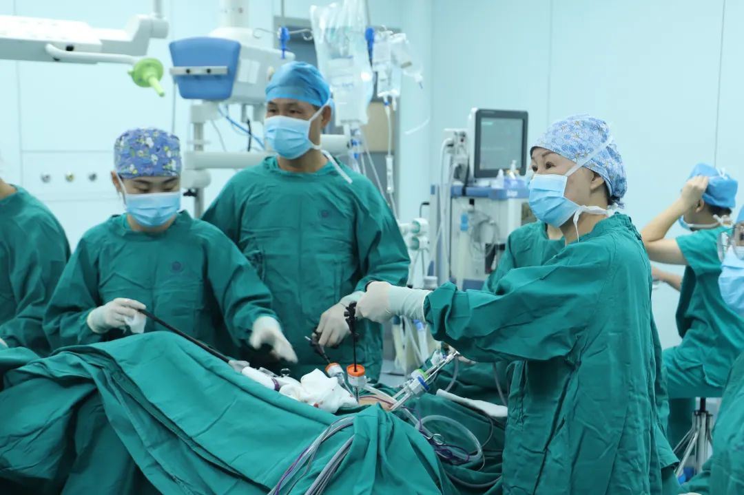 前海人寿广州总医院妇科成功开展首例腹腔镜下子宫骶骨固定术