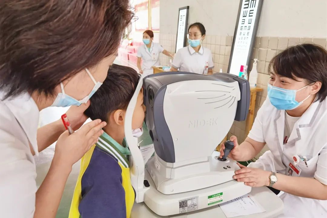 重庆北部宽仁医院眼科专家走进巴蜀学校，聚焦青少年近视防控
