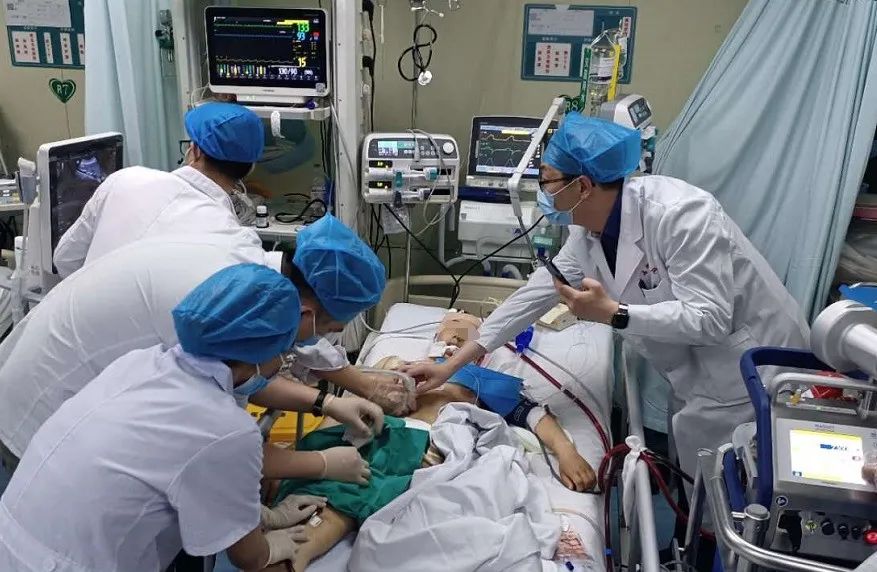 喀什地区第一人民医院组建 ECMO 团队抢救 27 岁危重宫外孕患者，开创地区先河