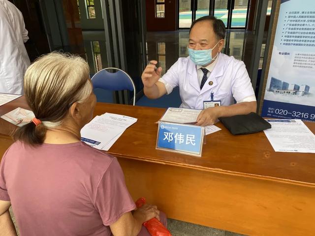 前海人寿广州总医院开展骨质疏松防治公益健康活动！