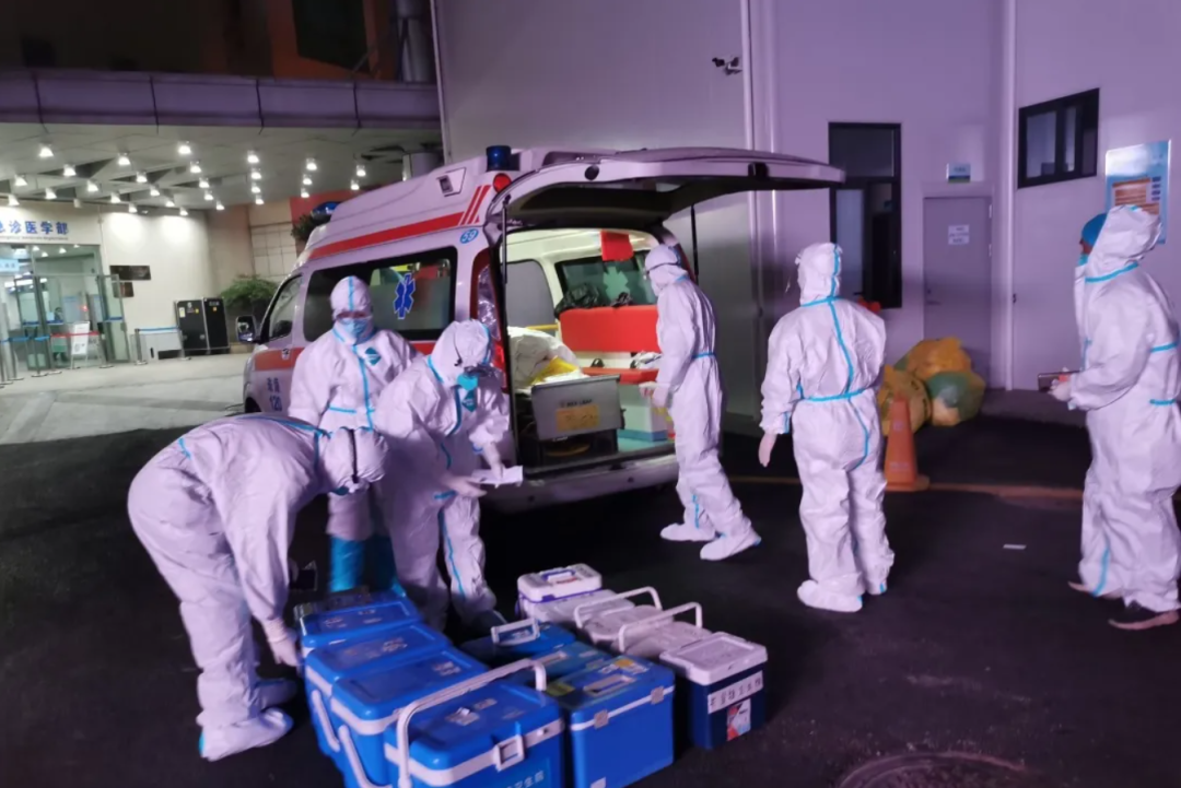 珠海市人民医院派出核酸检测支援队，全力支援佛山核酸检测工作