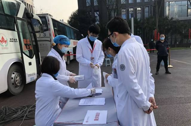 重庆市血液中心联合北部宽仁医院开展无偿献血活动