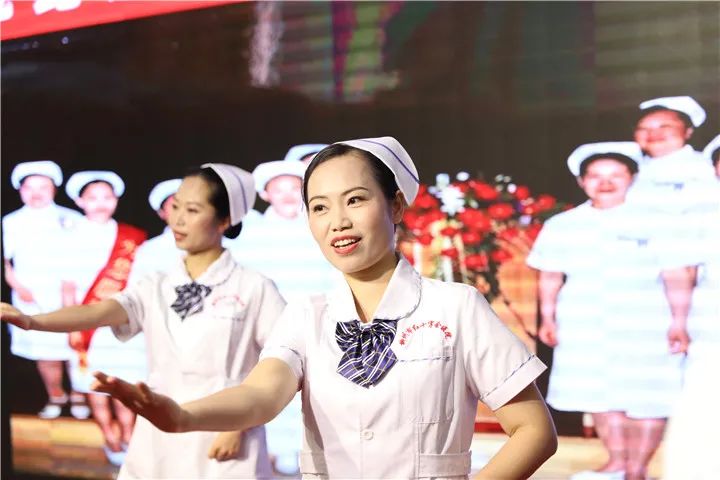柳州市红十字会医院：最美的鲜花，送给最美的「TA」