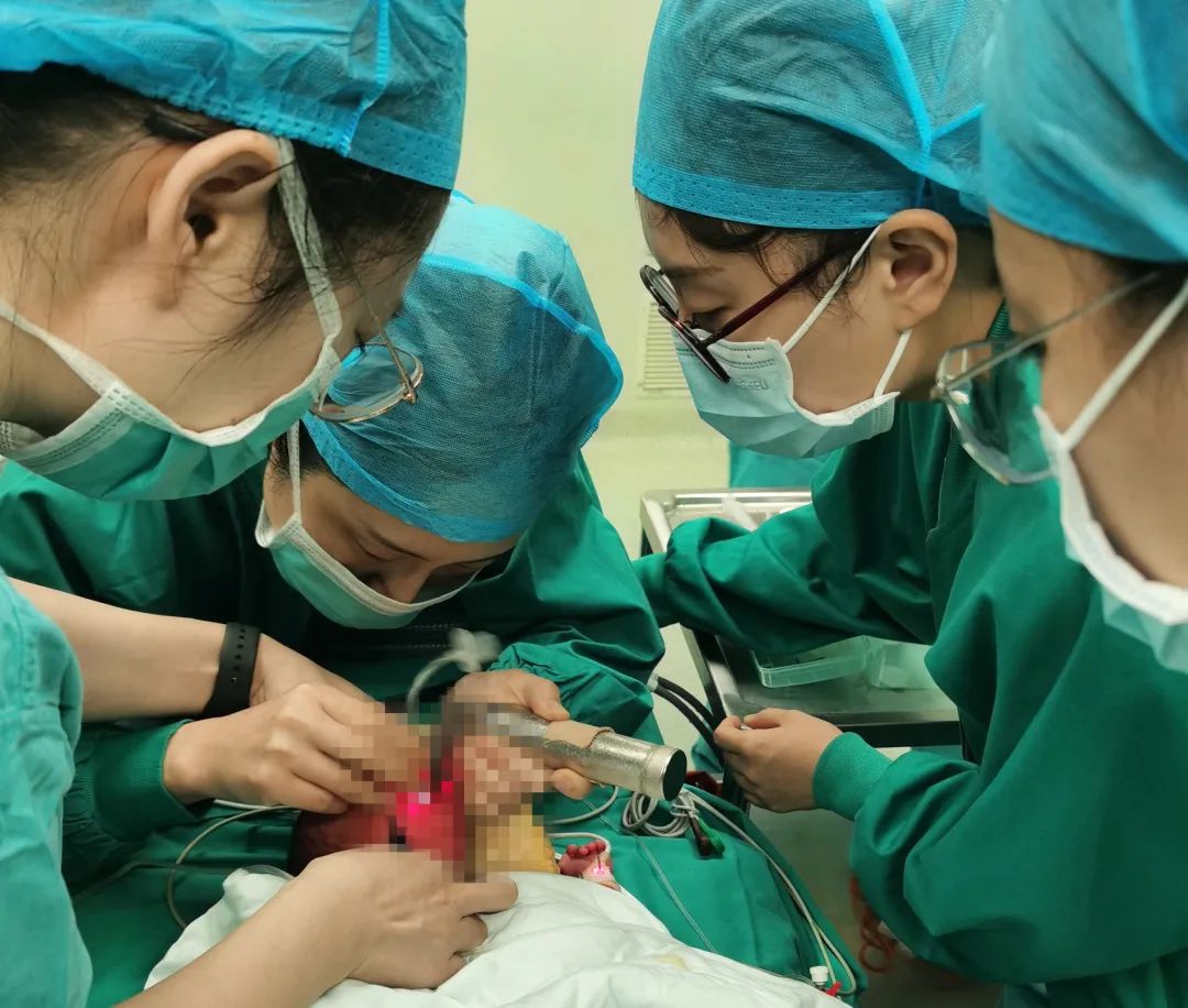河南省人民医院多学科团队密切配合骶尾部巨大畸胎瘤完整切除手术