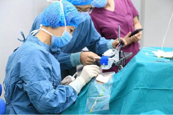 眼科女医生的高级美，藏在抽丝剥茧的诊断里