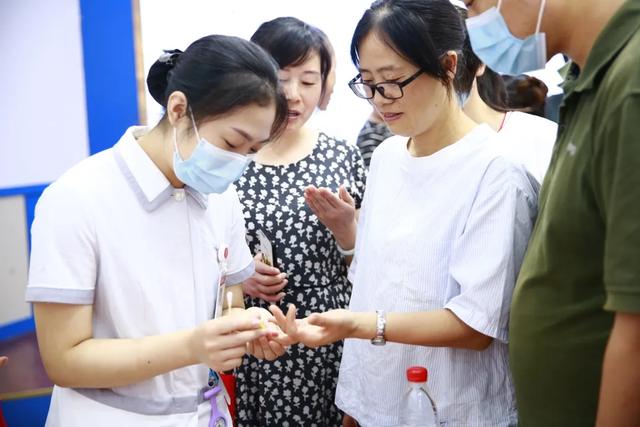 重庆北部宽仁医院史树贵教授团队走进西南药业，开展健康公益活动