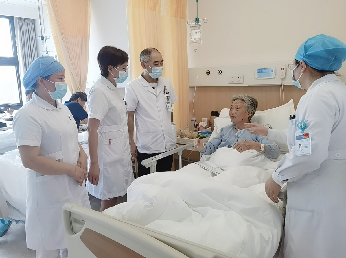 她在抗疫一线家人突发疾病 二附院医护组成坚强后方保驾护航
