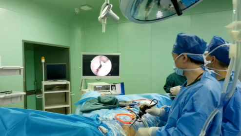 徐州仁慈医院：髋关节镜下 2 个「小眼」完成滑膜清理、游离体取出术