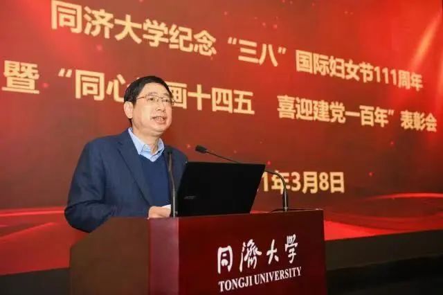 同济大学附属同济医院疼痛科主任余斌和重症医学科副护士长顾海燕获同济大学「三八红旗手」称号