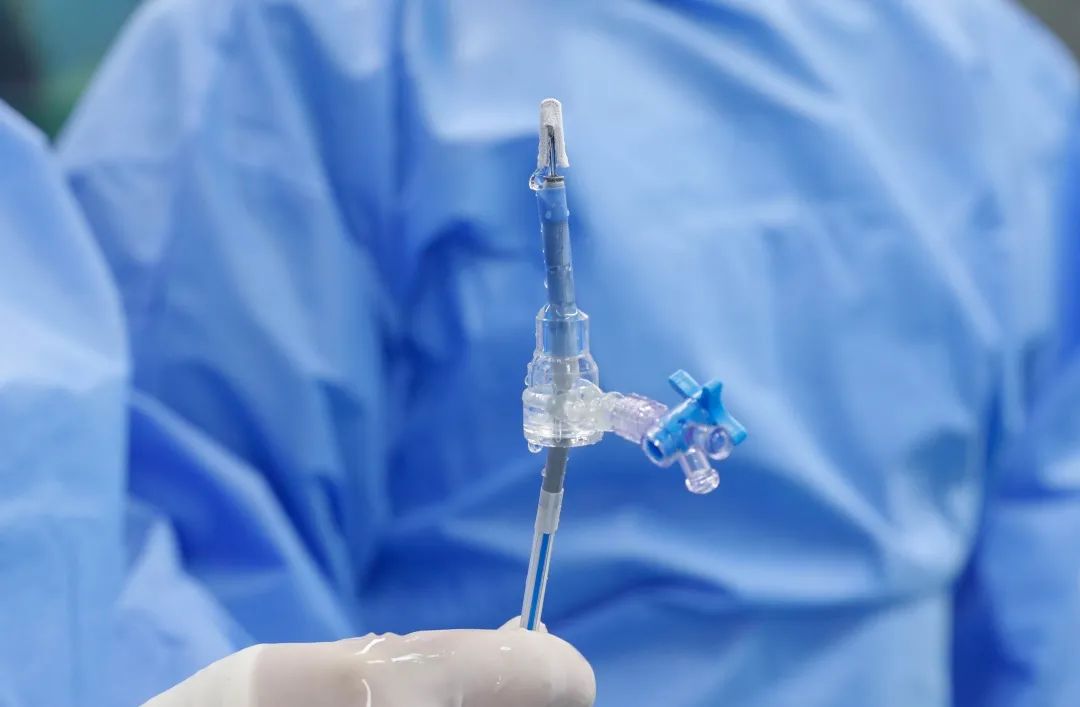 「强强联手」华中地区首例经导管二尖瓣钳夹术成功实施！