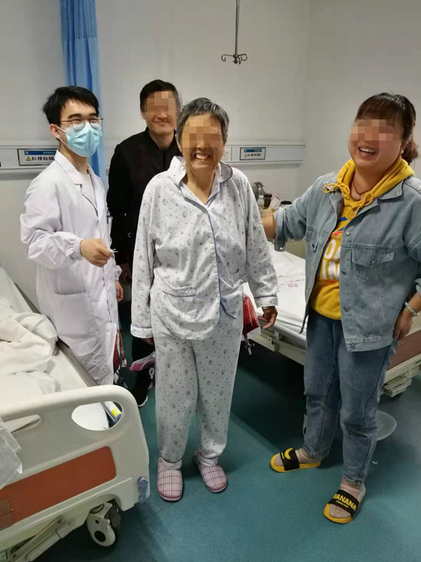 六旬老人髋关节疼痛难忍，微创术后一周出院
