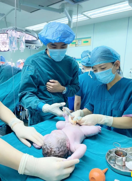 杭州贝瑞斯美华妇儿医院成功救治妊娠合并肾病综合征危重孕妇