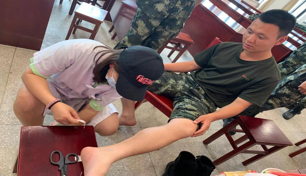 军民鱼水情!南大二附院康复医学科开展「八一」拥军义诊活动