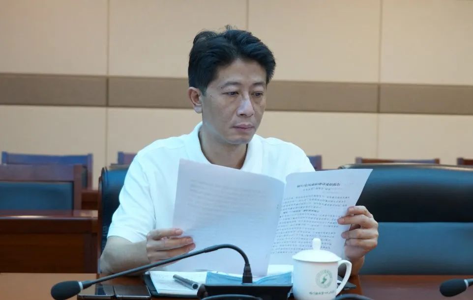 喀什地区第一人民医院召开班子成员履行「一岗双责」工作汇报会