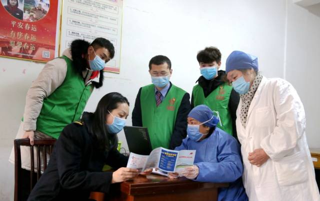 南昌大学四附属坚守在疫情防控一线的志愿者「老战士」